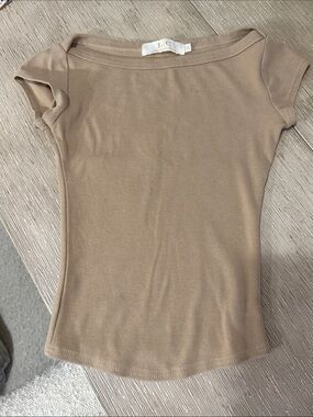 Lauren Conrad Short Sleeve Ribbed Tee in tan Taupe S M